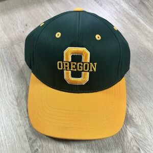VTG Oregon Ducks Snapback Hat College Captivating Headwear Green Yellow Cap